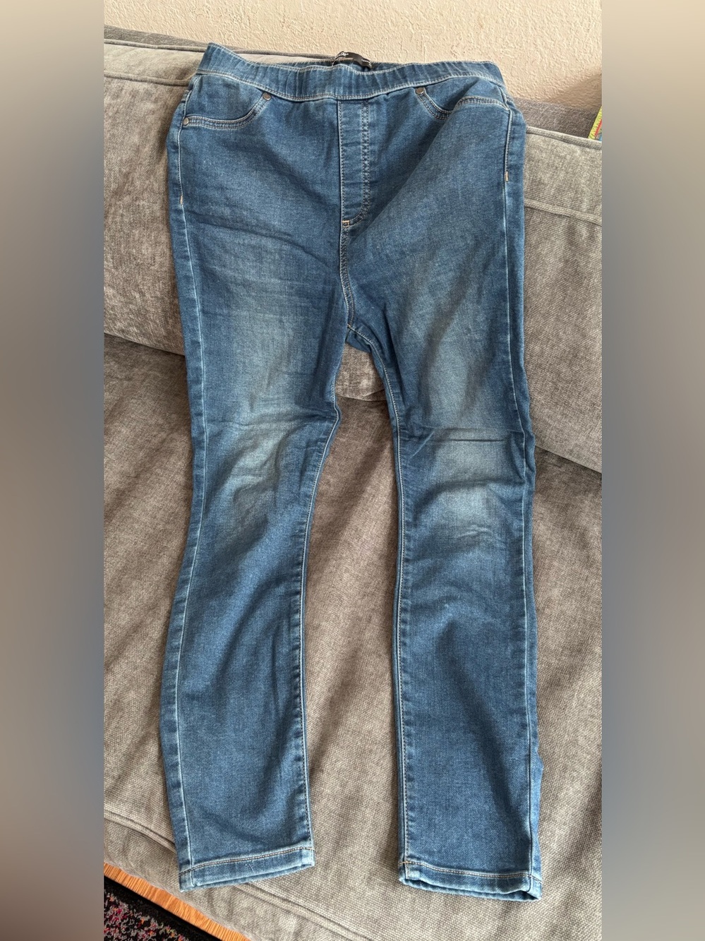 Vera Wang Medium Wash Denim Leggings in Blue